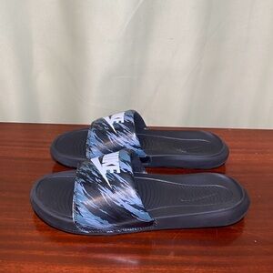 Nike Victori One Mens Logo Slide Sandals Black and Grey CN9768-009 Sz 10